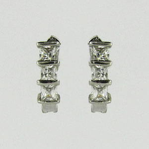 s40-066-stribrne-nausnice-se-zirkony.jpg