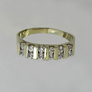 Z70-005 Zlatý prsten se zirkony