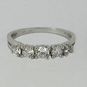 Z70-065 Elegantní zlatý prsten