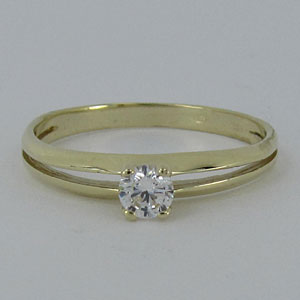 Zásnubní zlatý prsten se zirkonem Z70-139