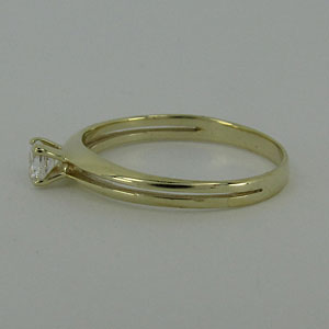 Zásnubní zlatý prsten se zirkonem Z70-139